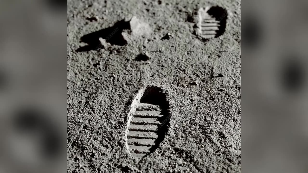 let's explore the strange objects seen on Mars and the moon 🌌🔍