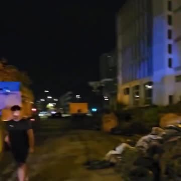 🚨 FARMERS IN FRANCE HAVE STARTED DUMPING TONS OF WASTE IN FRONT OF GOVERNMENT BUILDINGS