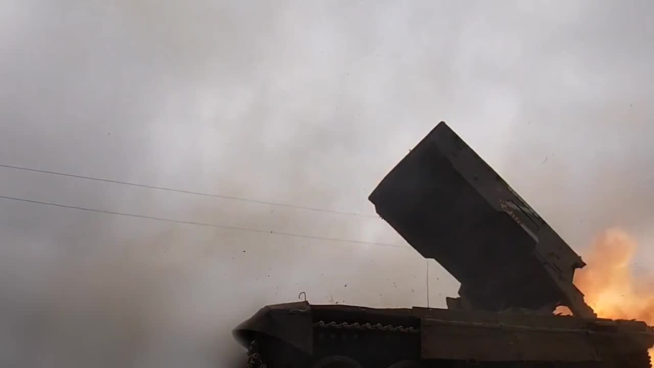 Ukraine War - Footage of the combat use of the TOS-1A "Sun"