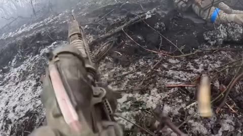 Bradley Lays Down Suppressive Fire for an Advancing Ukrainian Assault Group(Textbook)
