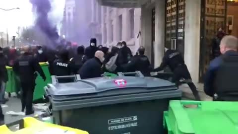 French students taking up the fight against covid passports.