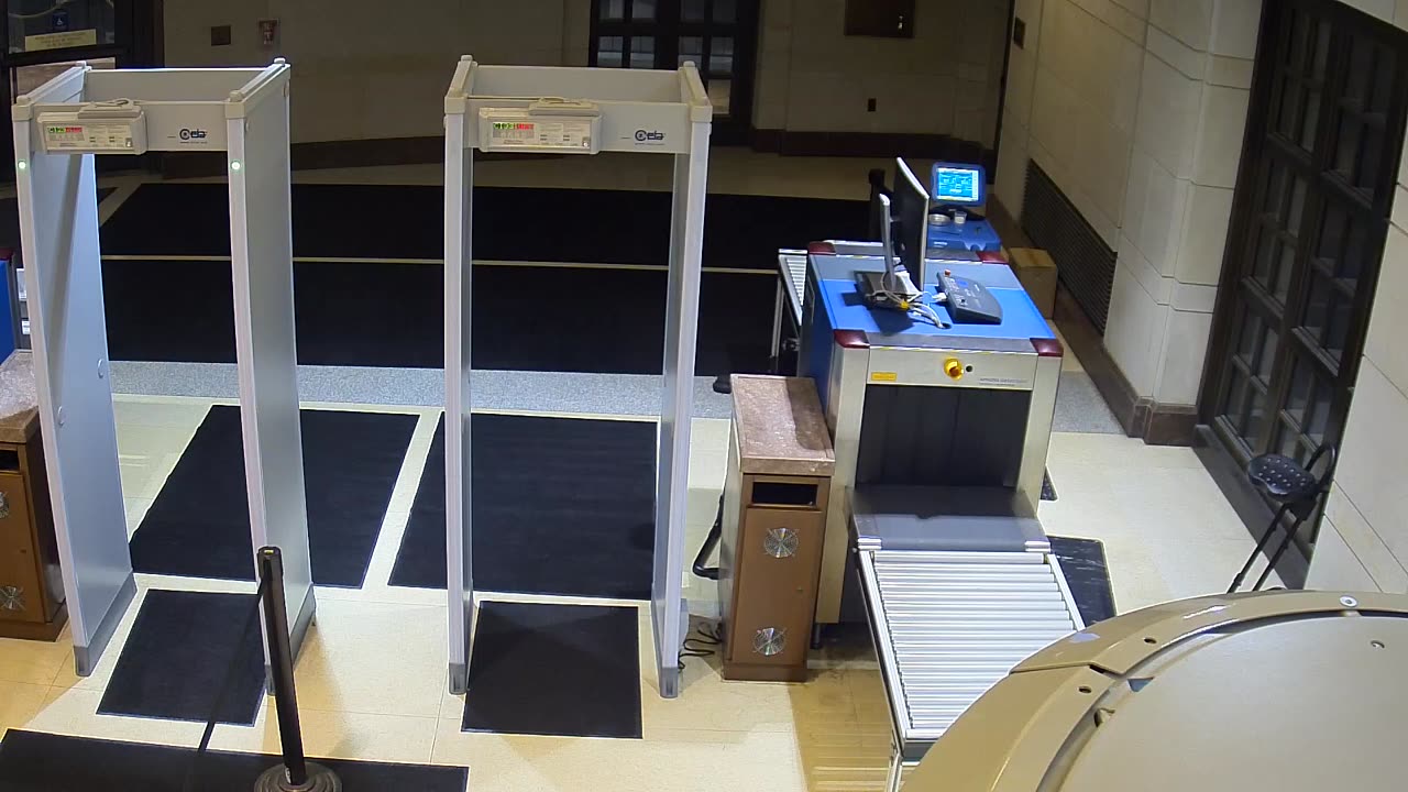 7131CVCULNScreeningLane4_2021-01-06_01h00min00s843ms.mp4