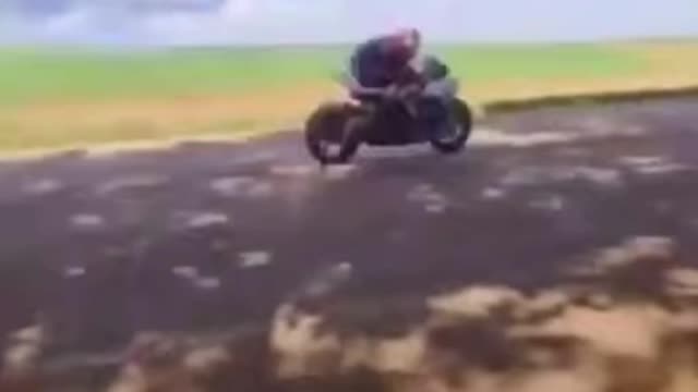 Motorcyclist at high speed what to say here and Brazil