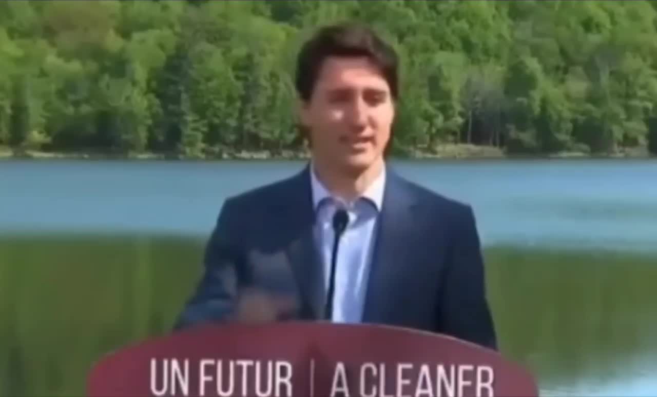 Dictator Trudeau Castro struggles with his acting when he hasn't been rehearsing his answers