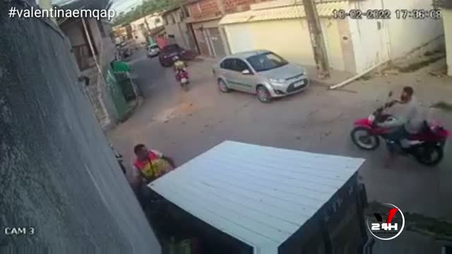 MOTOTAXISTA ARREMESSA CAPACETE EM ASSALTANTE PARA EVITAR ROUBO DE MOTO