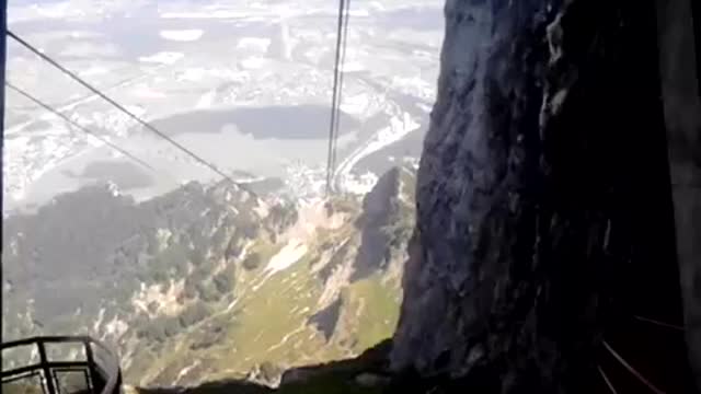 Talabfahrt in einer Gondel vom Untersberg Austria