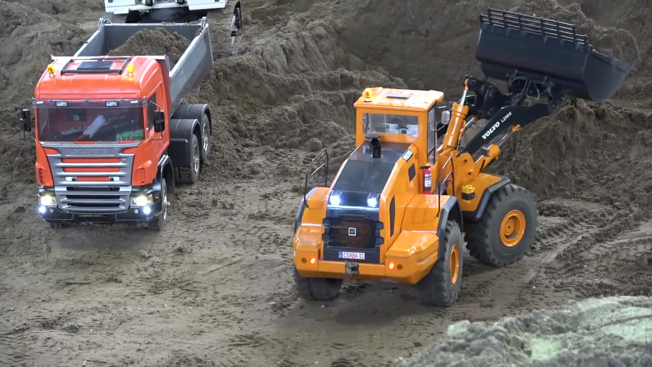 No limit in load: RC Truck road building