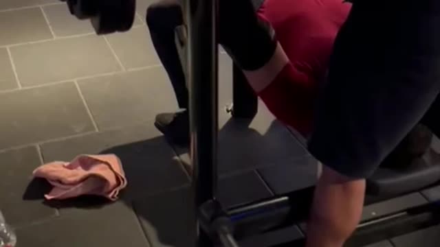 140kg / 308lbs benchpress