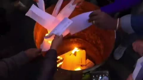 Spreading throughout Italy and other parts of Europe, the mass burning of energy bills, people refusing to pay the extortionate prices.