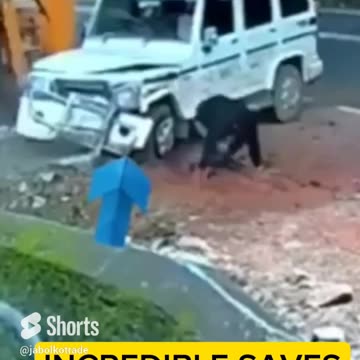 INCREDIBLE SAVES#saves #accidentnews #accidenttruck #road