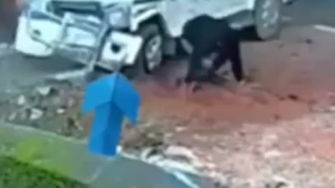 INCREDIBLE SAVES#saves #accidentnews #accidenttruck #road