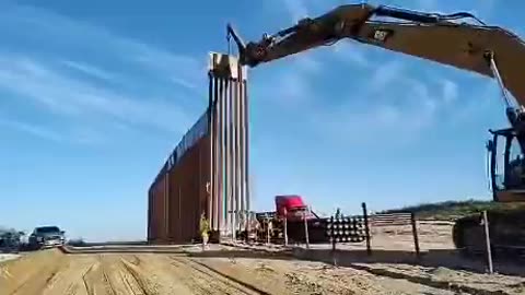 BREAKING: Texas is building the border wall.
