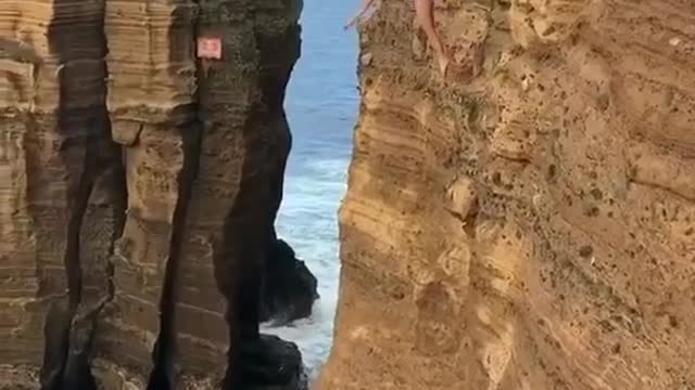 😨 Would you be brave enough to jump from a 27m cliff (88ft)?