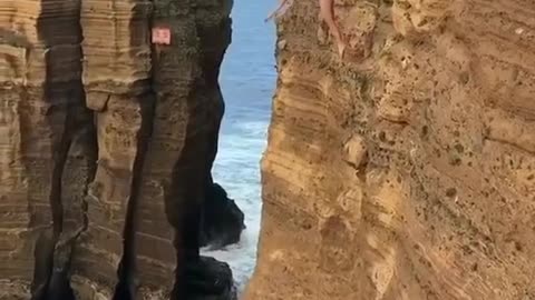 😨 Would you be brave enough to jump from a 27m cliff (88ft)?