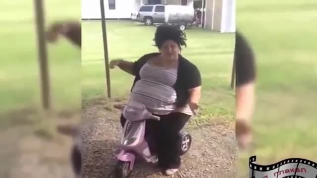 People doing stupid things(funny videos)