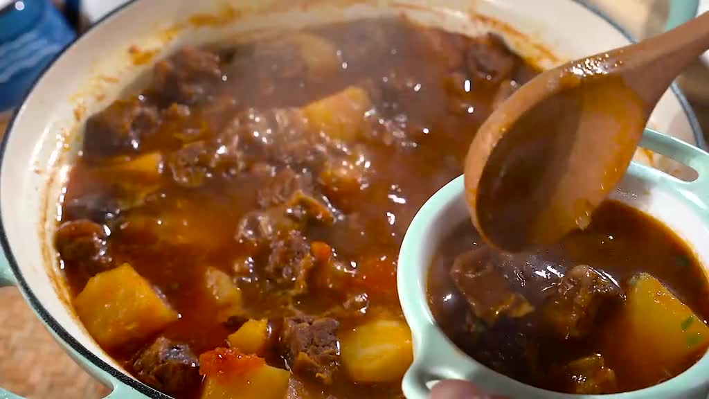 Super simple and delicious Stewed Beef Brisket with tomato and potato