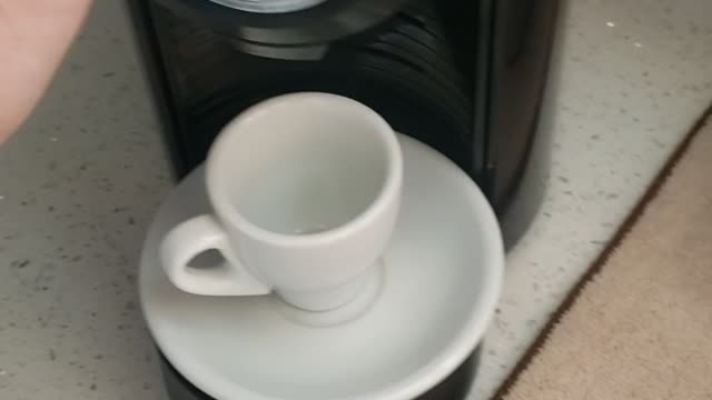 Cafeteira expresso Delta Q com problemas