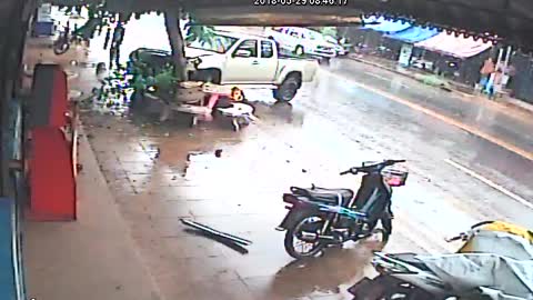 Car Sliding into Tree Captured on CCTV