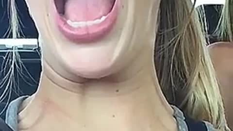 girls reaction to wasp