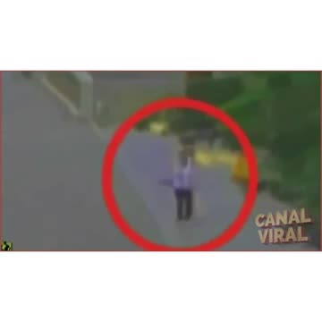 Mujer japonesa es atravesada por un fastasma