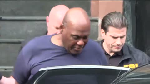 Suspect in NYC subway shooting walked out of Manhattan police precinct hours after arrest.