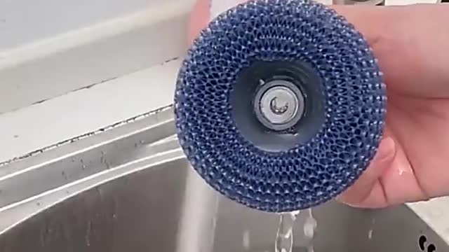 DISH SPONGE WITH DETERGENT RESERVOIR