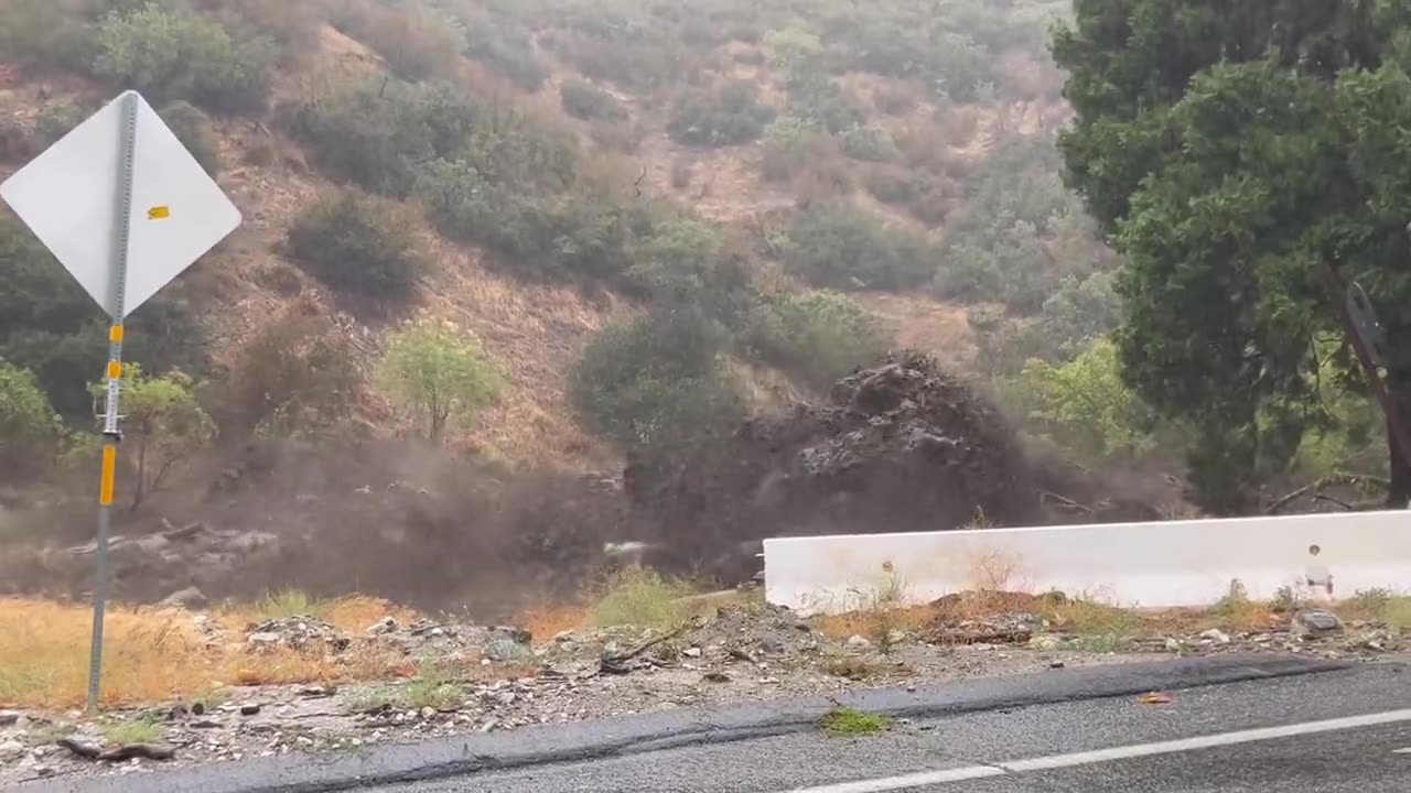 Hurricane Hilary: Strong rainfall caused several damages after flooding in Oak Glen, California. 👀