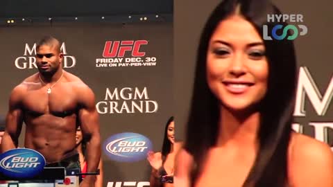 25 FUNNIEST MOMENTS BETWEEN FIGHTERS AND RING GIRLS