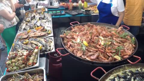 Huge Pans Cooking Huge Doses of Fish,Kiev Street Food