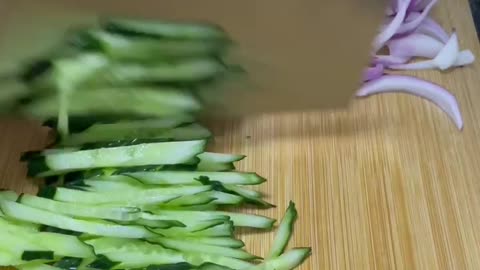 Cut yellow melon shreds