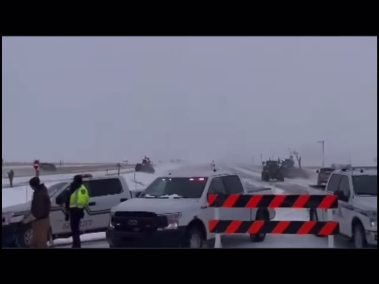 Canada 🇨🇦 Freedom truckers ( covid mandate protests ) break through Police barricades