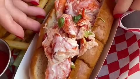 The CLASSIC Lobster Roll