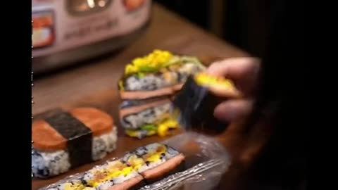 Egg sushi