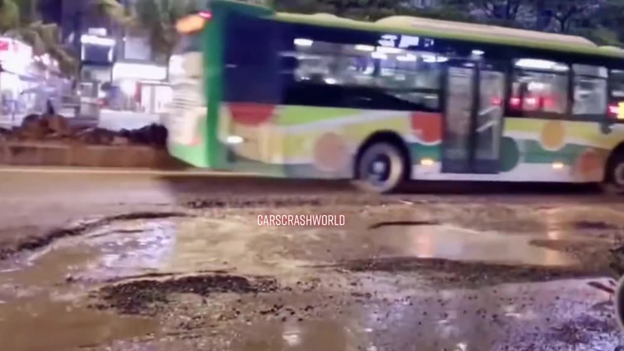 Who built a pool in the middle of the road? 😁