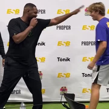 Jon Jones wreck this idiot fan who asked the UFC champ to leg-kick him