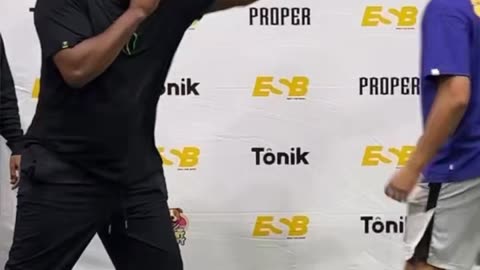 Jon Jones wreck this idiot fan who asked the UFC champ to leg-kick him