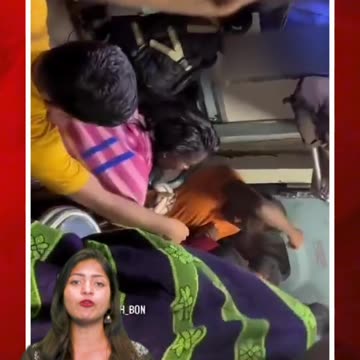 పాములతో రైలెక్కి.. ప్రయాణికులను భయపెడుతూ! #short #beggars #train #snakes | FBTV NEWS