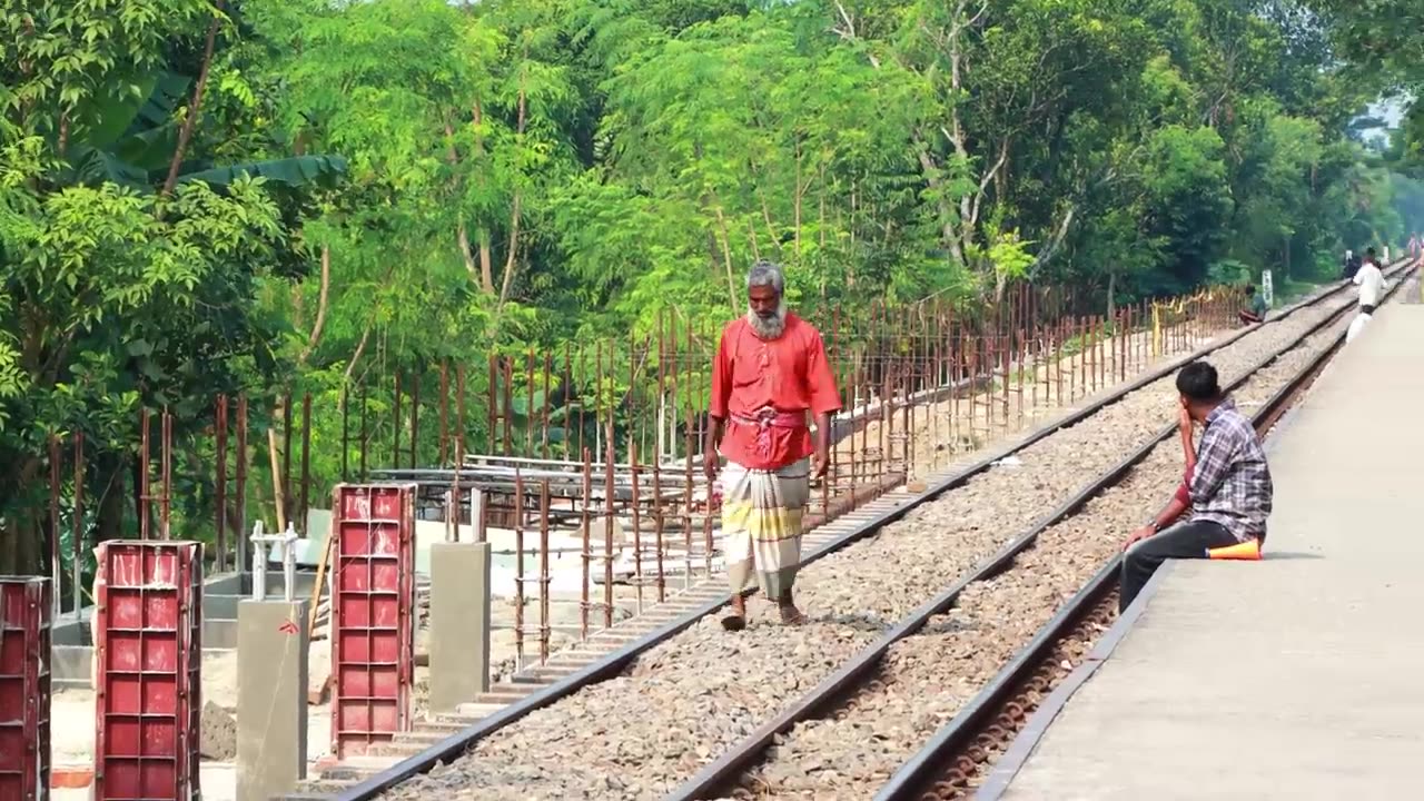 "Caught on Camera: Public's Reaction to the Viral Train Horn Prank"