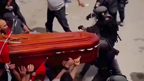 Close view of the brutal attack by Israeli police on the funerals of Al-Jazeera journalist Shireen Abu Aqleh