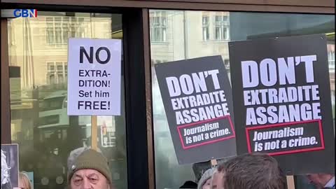 Julian Assange protesters demand his release outside Westminster Magristrates