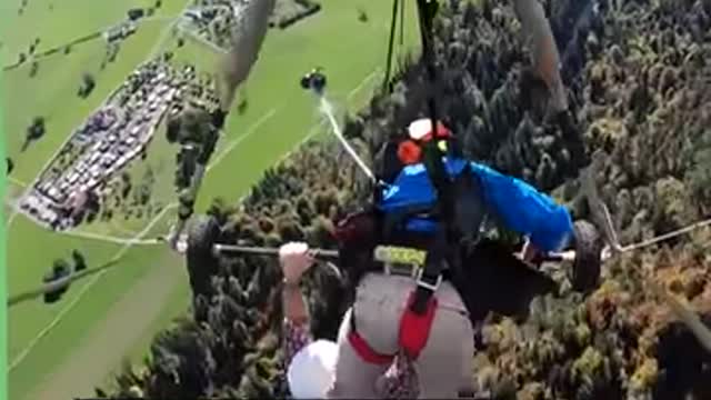 I wanted to try hang gliding in the New Year, I think I've changed my mind now... 😳