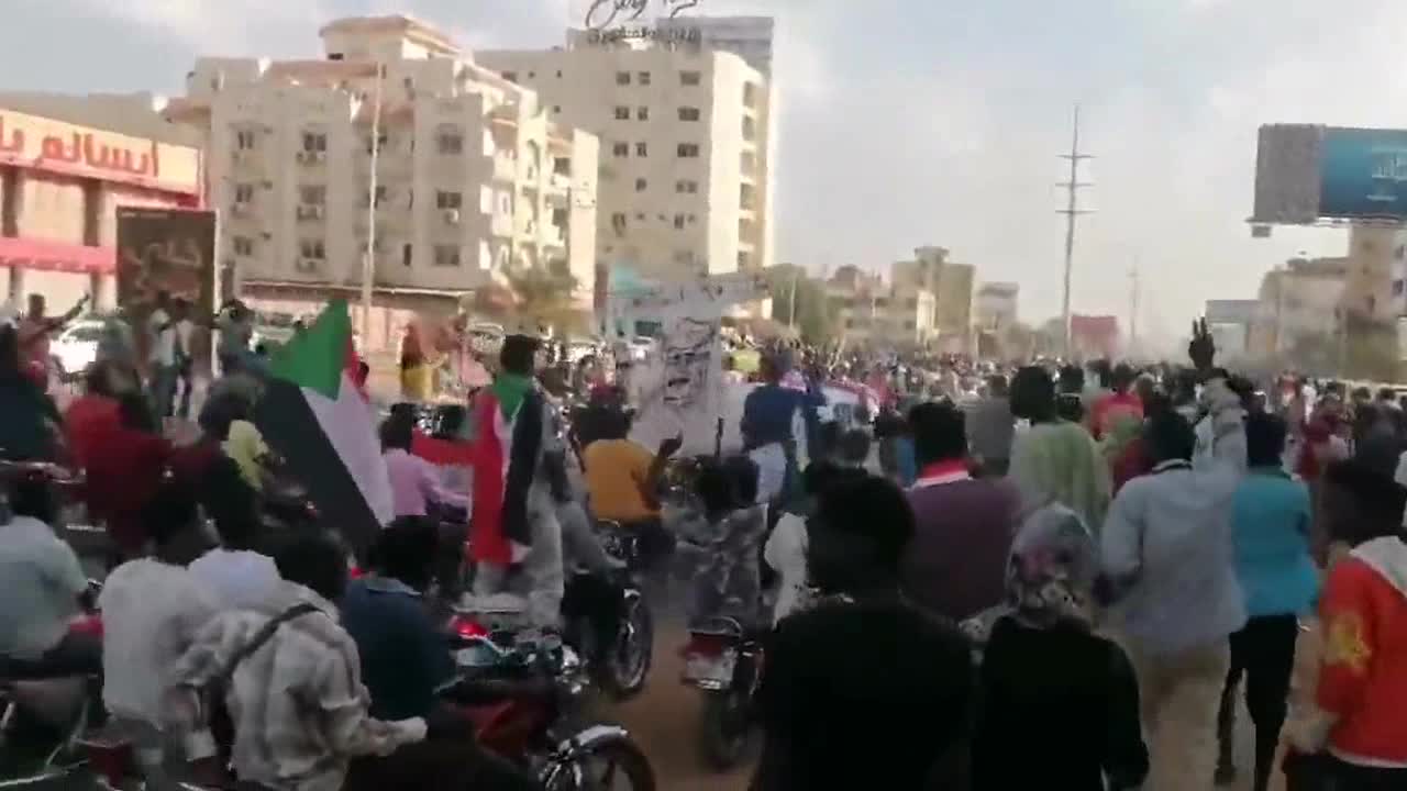 Pro-transitional Sudan government, rival groups protest