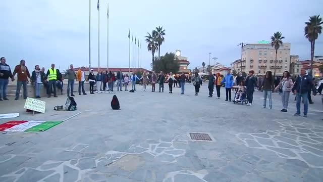 2021-10-30/14 - Corteo No Green Pass a Viareggio. Conclusione manifestazione e Om della piazza