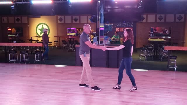 West Coast Swing @ Electric Cowboy with Wes Neese 20220403 190344