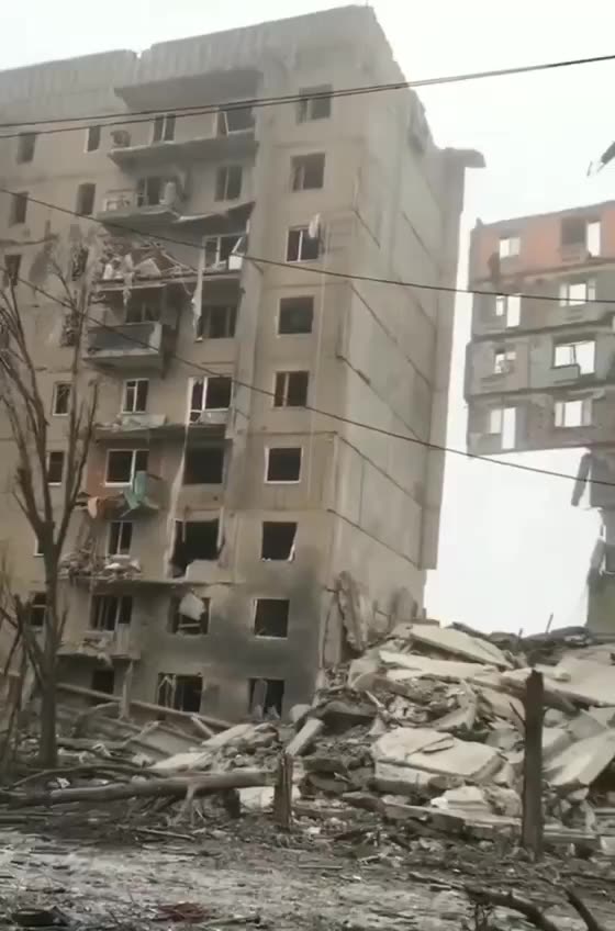 This is how russian terrorists “liberate” cities from life🤬 In the video, Toretsk,