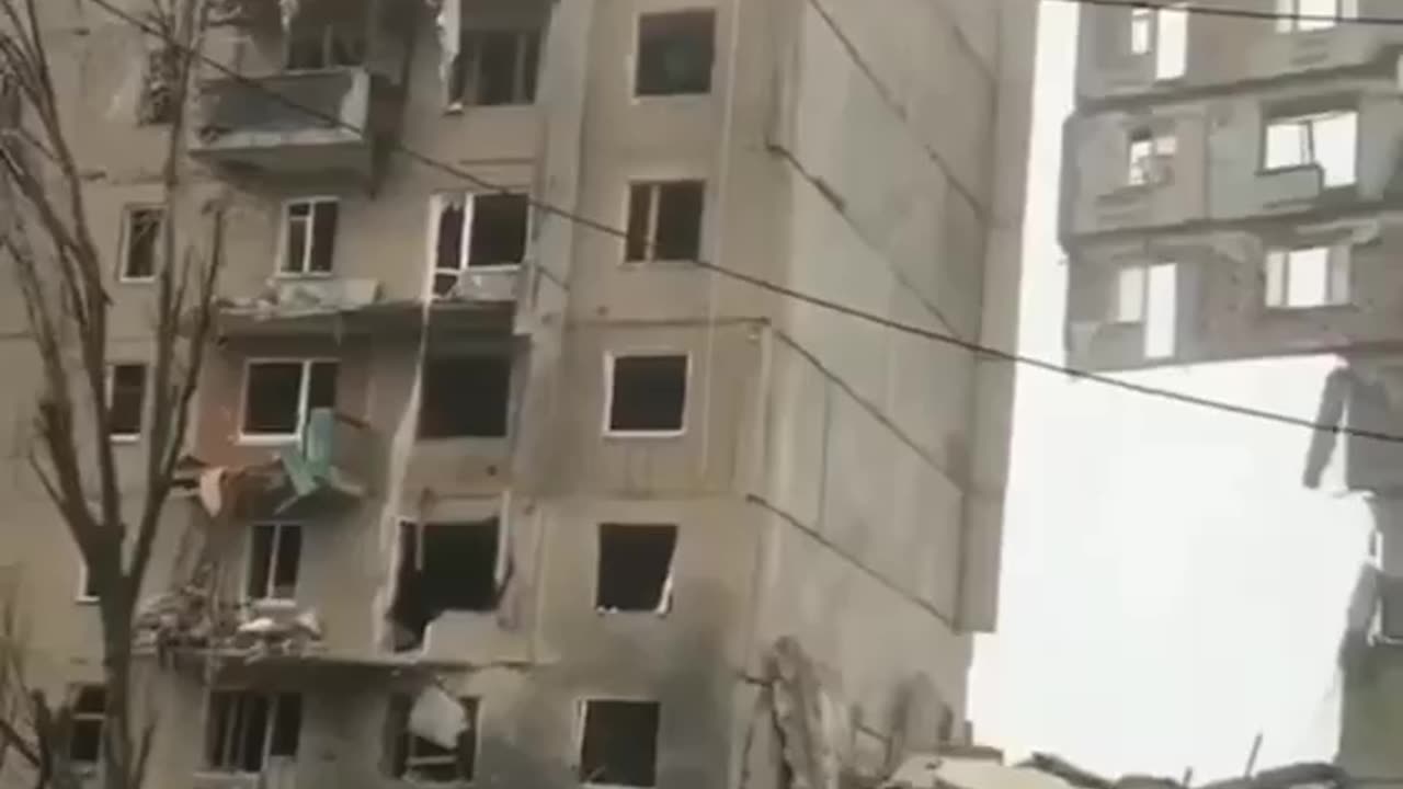 This is how russian terrorists “liberate” cities from life🤬 In the video, Toretsk,