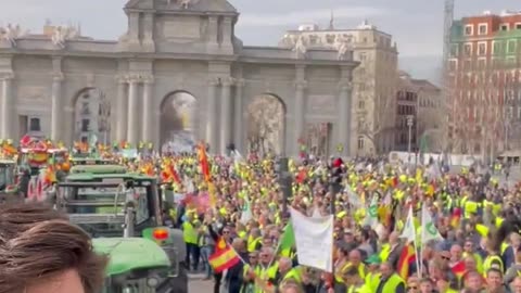 Massive farmer protest paralyzes Madrid, Spain.