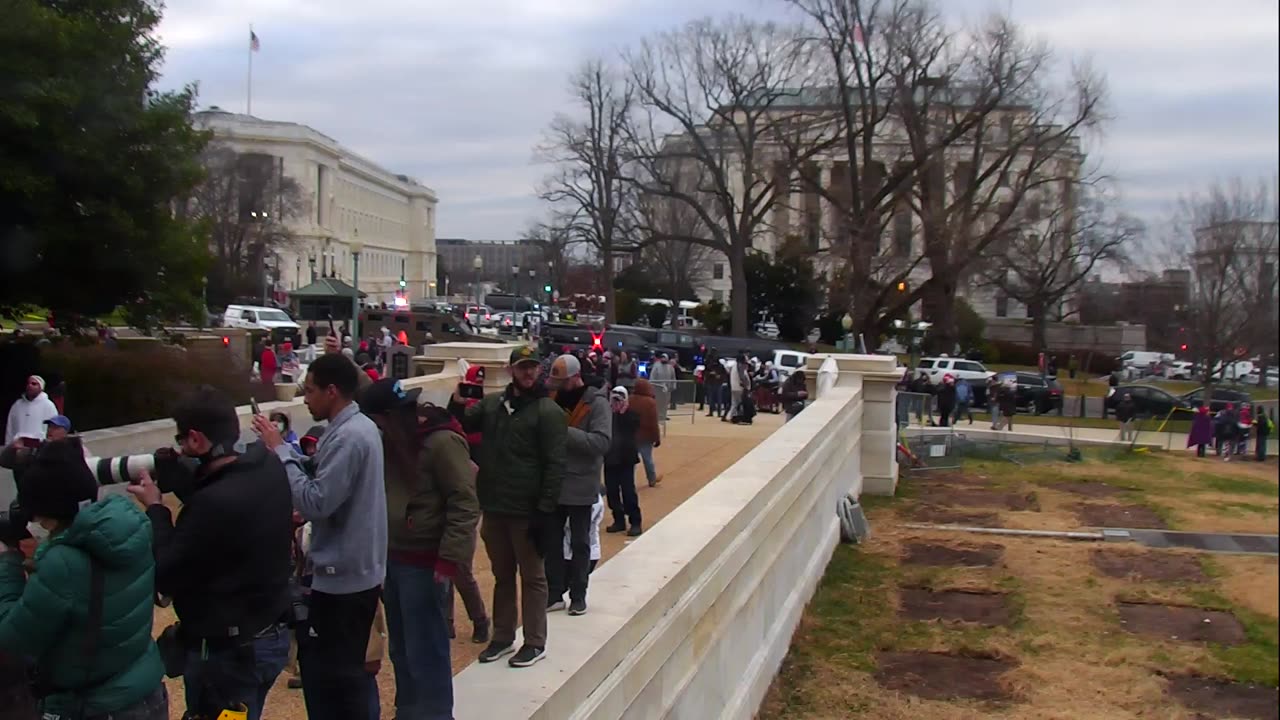 Camera0915USCG00UpperTerraceSE_2021-01-06_Starting_at_15h40min02s013ms.mp4