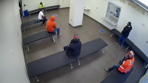 8028FCOB01128BadgingWaitingArea_2021-01-06_09h00min01s423ms.mp4