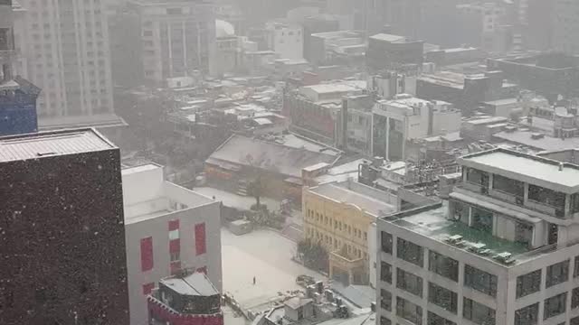 The first snow in Myeong-dong